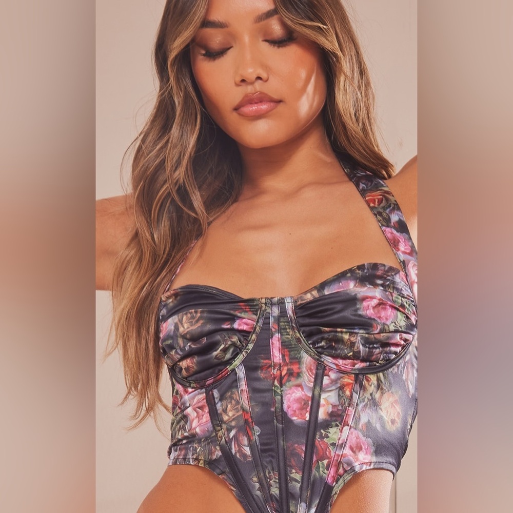 BLACK FLORAL PRINT SATIN RUCHED BUST HALTER
CORSET size 6